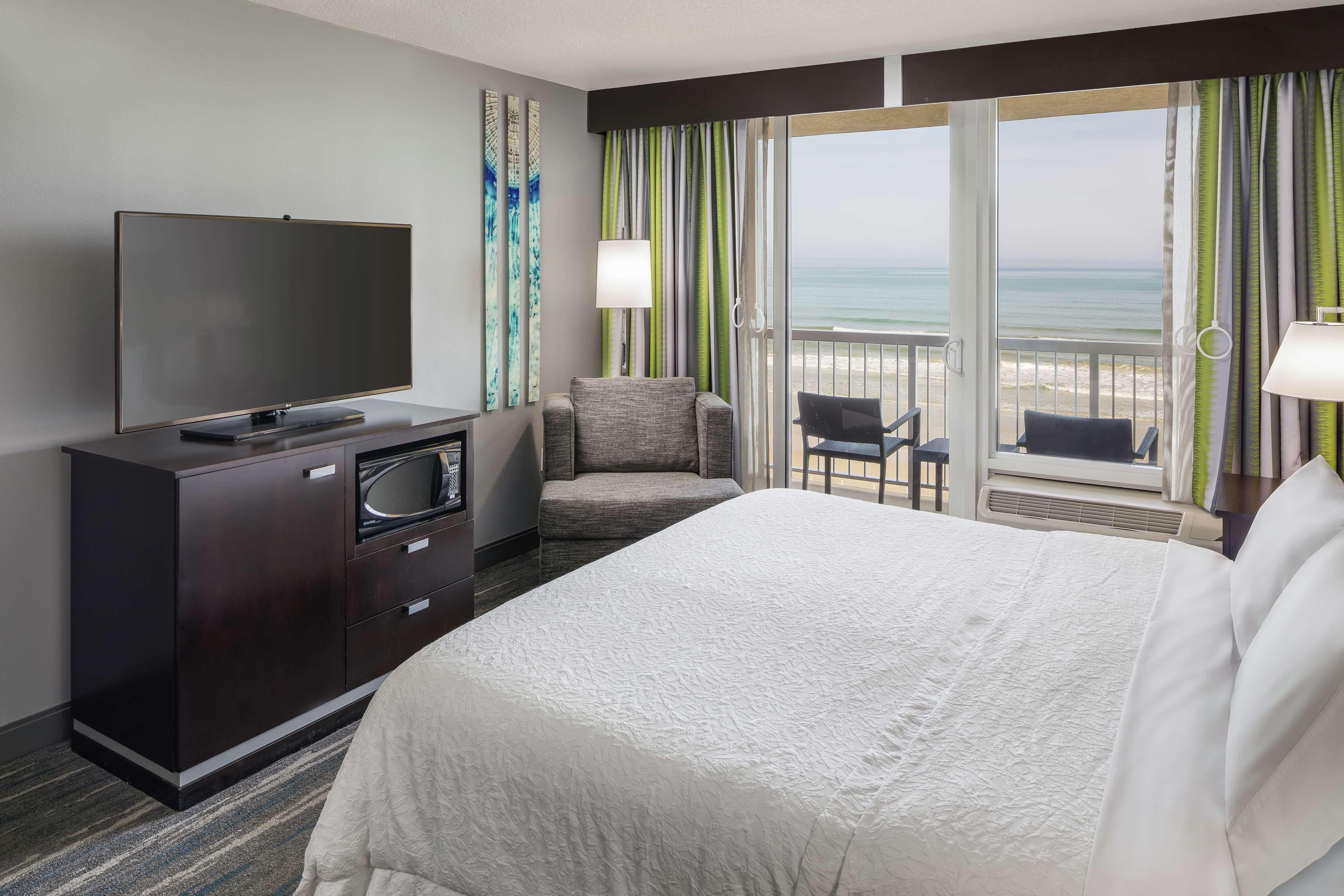 Hampton Inn Daytona Beach/Beachfront Exterior photo